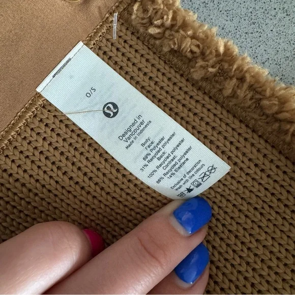 Lululemon Snap Scarf - Picture 5 of 7